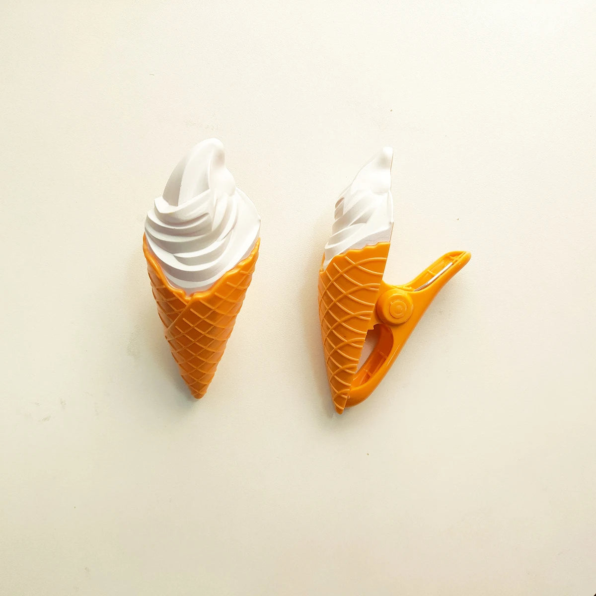 Beach Towel & Sunbed Clips – Set of 2